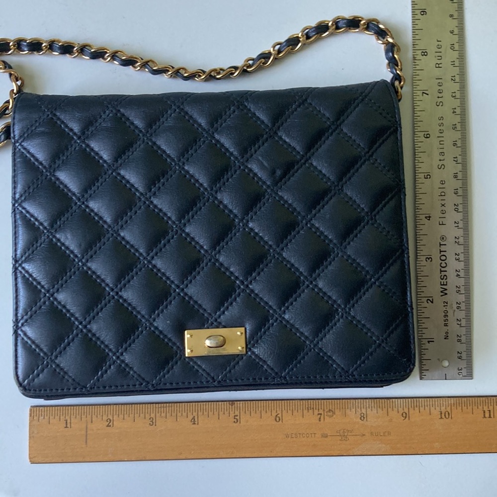 Vintage Black Quilted Bag with Gold Chain - Picture 5 of 8